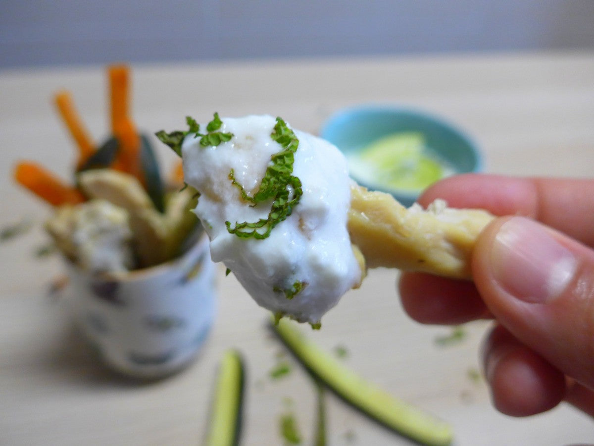 Palitos de frango e batata doce com DIP de maçã e pepino