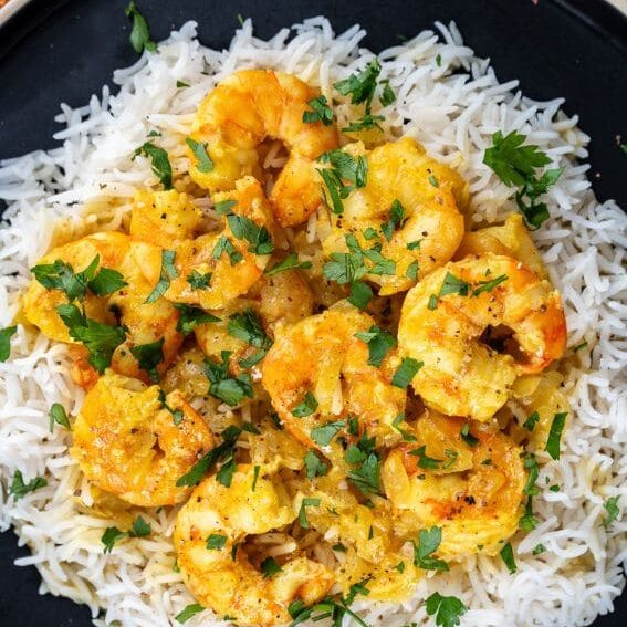 caril de camarao com arroz