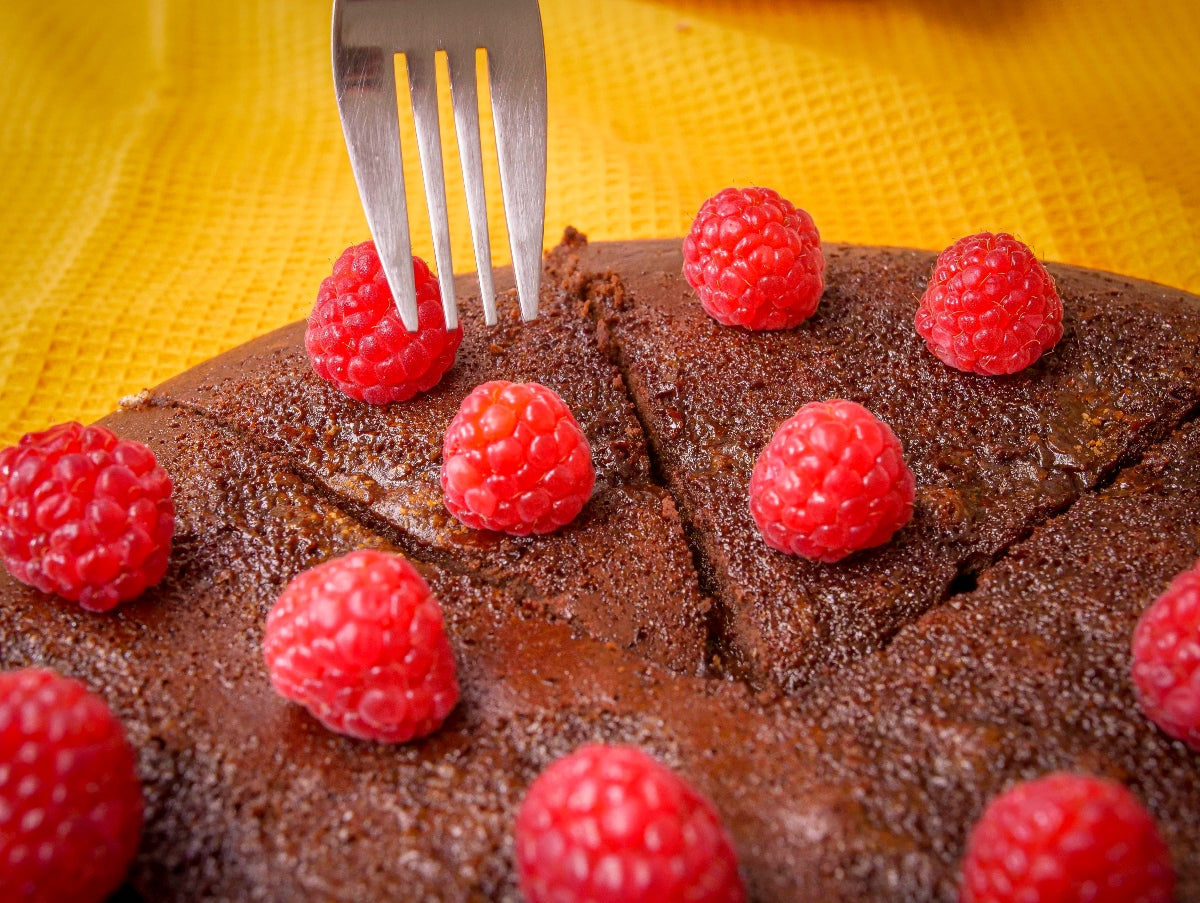 Bolo de chocolate crocante com coração de mousse