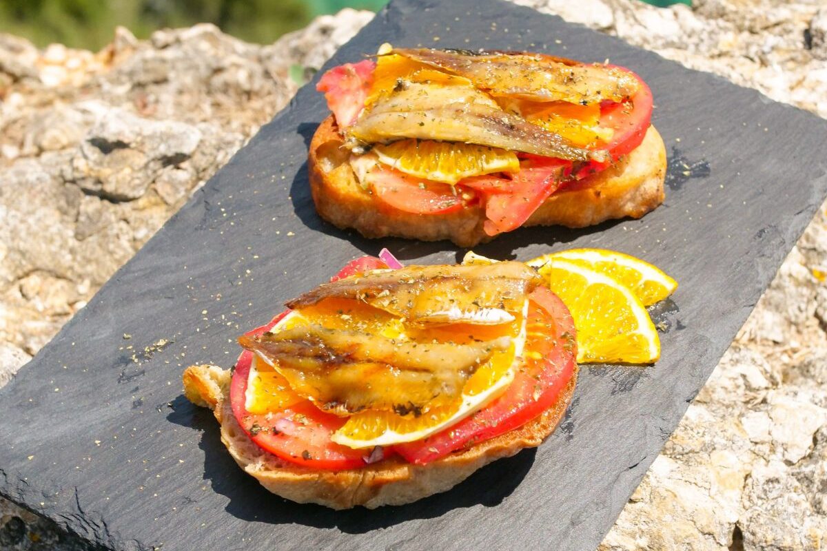 Bruschetta de peixe seco