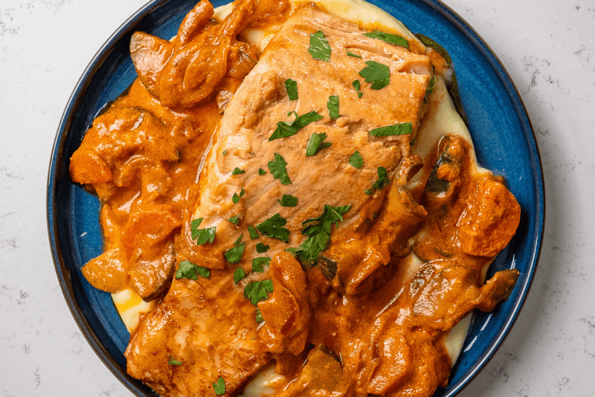 salmão na frigideira com legumes