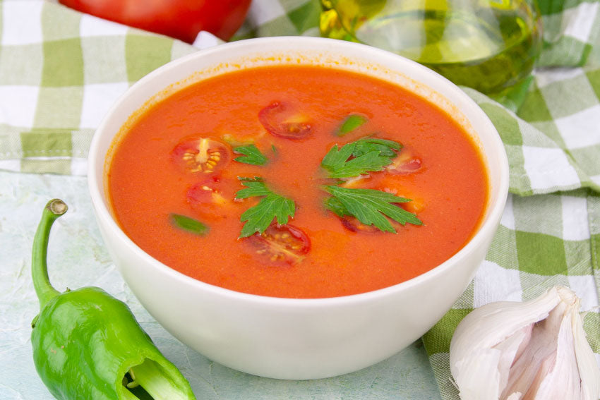 Sopa de tomate cherry e pimentos tricolor