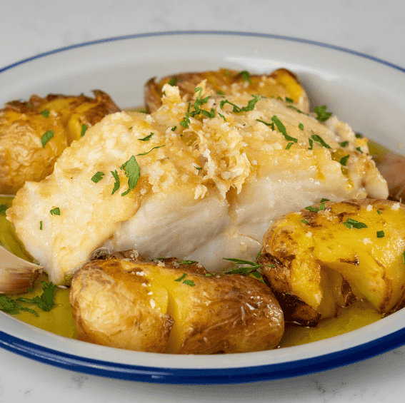Bacalhau à lagareiro na air fryer com batatas a murro e flor de sal