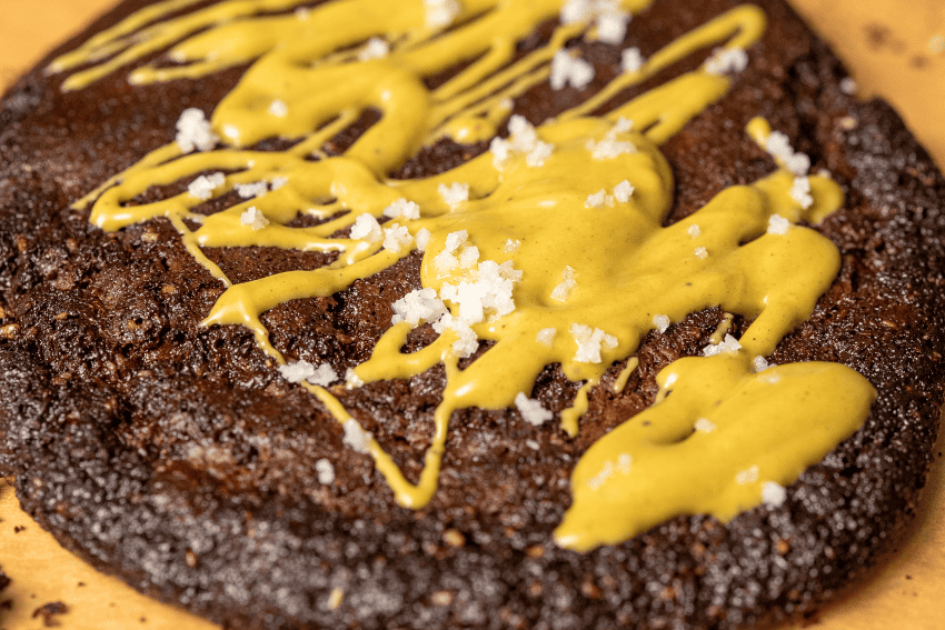Cookies com sabor a brownie e pistáchios na air fryer