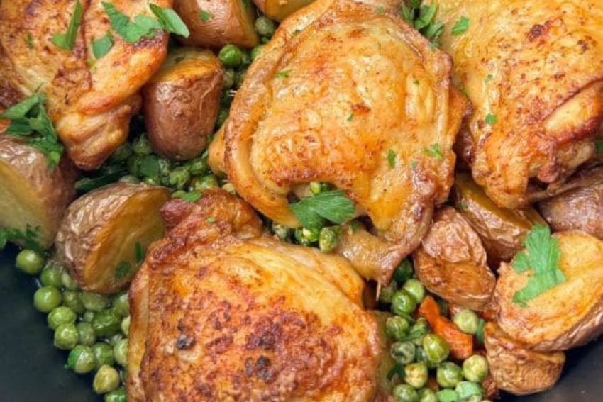 Coxas de frango na air fryer com legumes