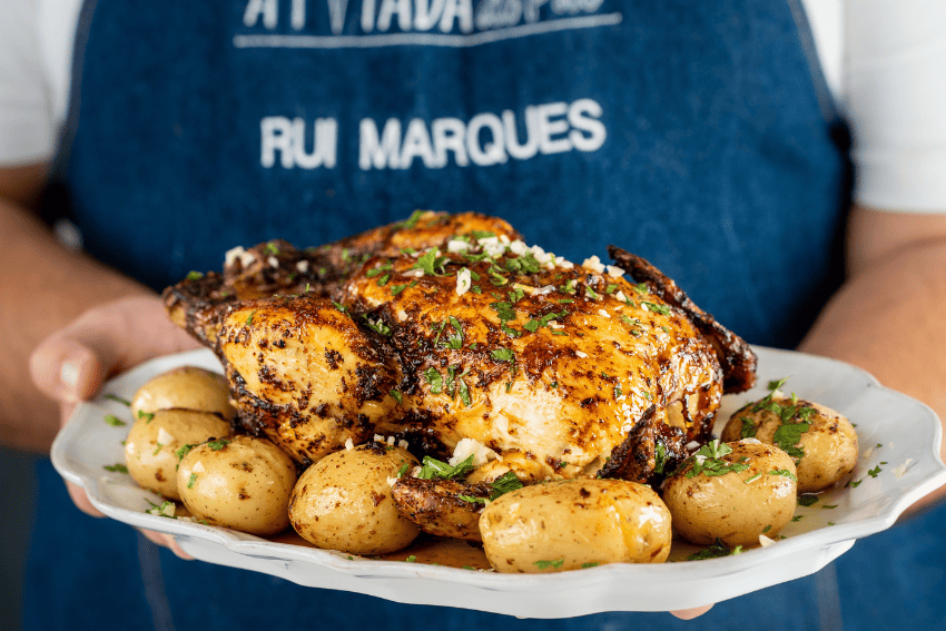 O frango churrasco mais suculento que vai fazer na air fryer