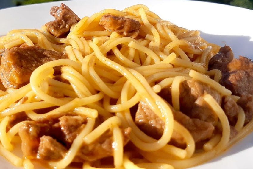 Massa guisada com carne