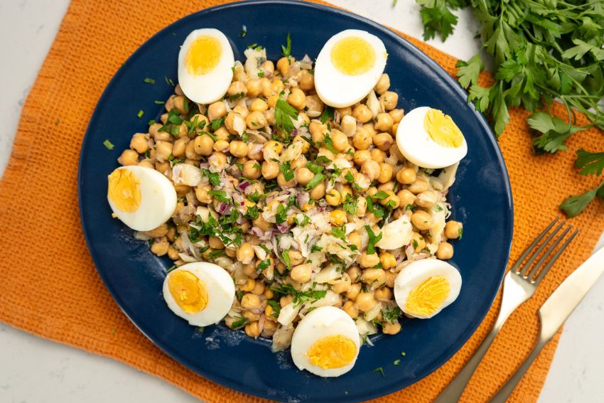 Meia desfeita com bacalhau