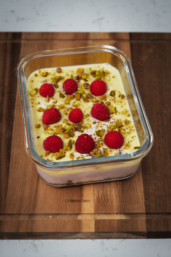 Pequeno-almoço de framboesas e chocolate branco