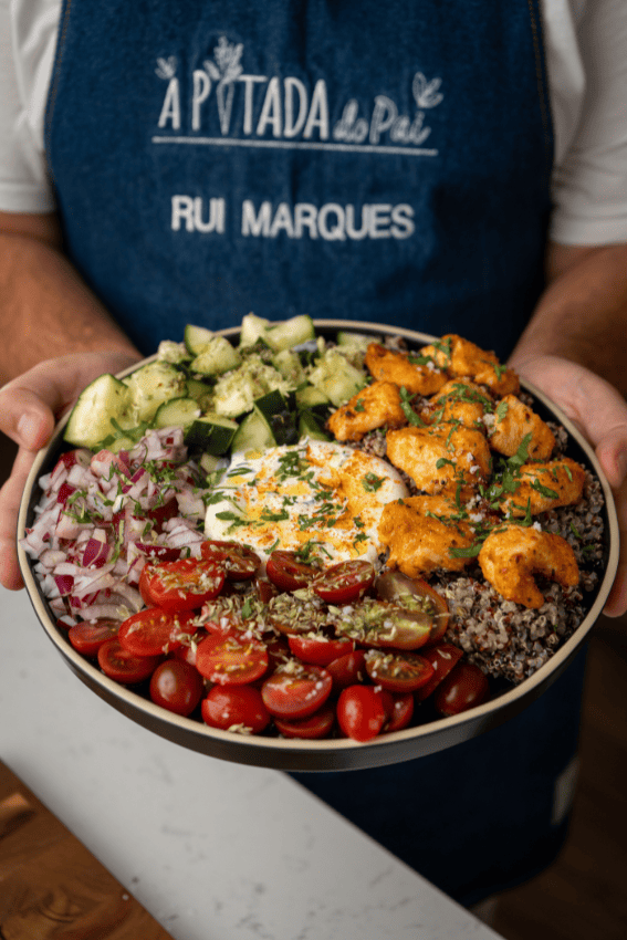 Salada com espetadas: a receita de verão que vai querer repetir