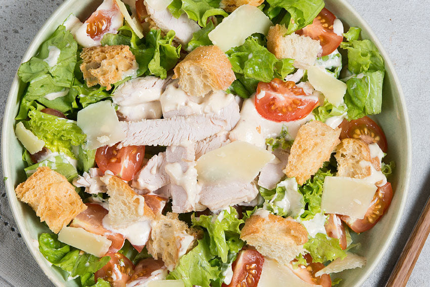 Salada de frango com molho de iogurte