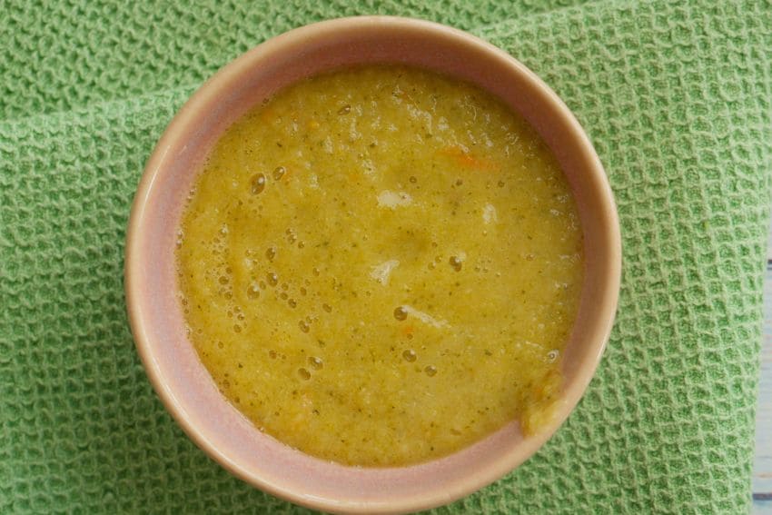 Sopa de maçã e pescada  (+6M)